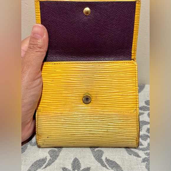 Louis Vuitton Yellow Epi Wallet - Picture 4 of 9